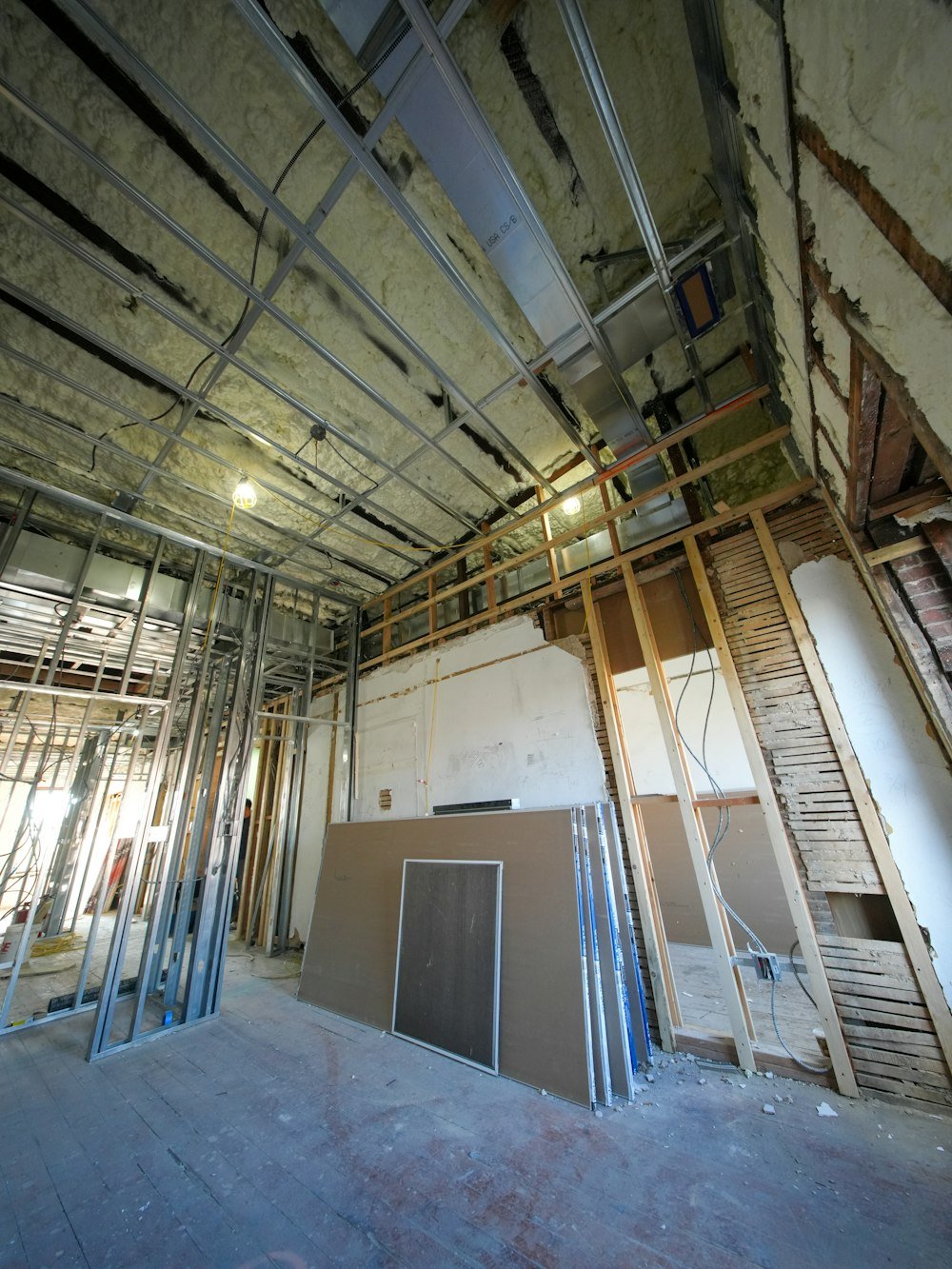 Trockenbauwand mit Metallständern im Innenausbau